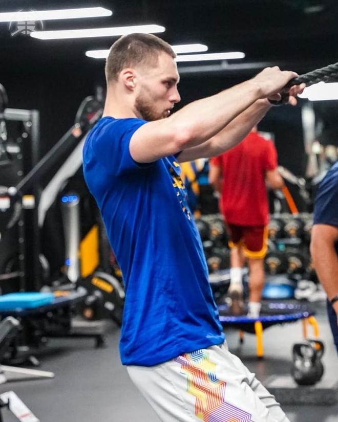 里程碑夜!丹佛掘金篮板制胜;欧超杯赛后刷纪录;球迷炸锅;年轻球员得到机会的简单介绍